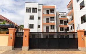 Exterior - Executive Large Room with Ensuite (Accra)