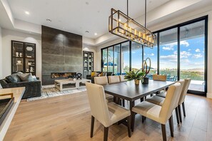 Casa, 4 habitaciones | Restaurantes