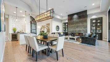 House, 4 Bedrooms | Dining