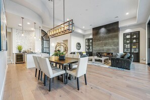 منزل - ٤ غرف نوم | تناول الطعام