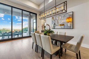 House, 4 Bedrooms | Tempat makan