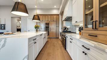 House, 4 Bedrooms | Dapur peribadi