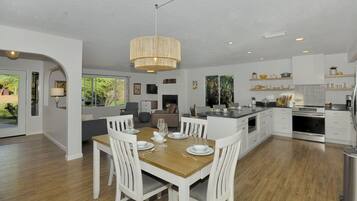 House, 3 Bedrooms | Dining