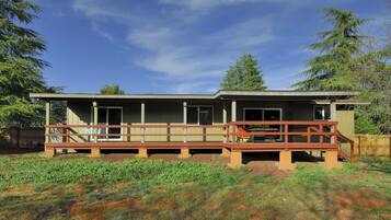 House, 3 Bedrooms | Exterior