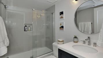 House, 3 Bedrooms | Bathroom