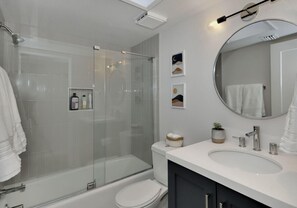 House, 3 Bedrooms | Bathroom | Towels - Agave Sunrise by Casago (Sedona)