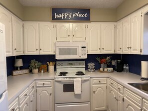 Fridge, microwave, oven, stovetop - Welcoming, Roomy and Conveniently Located! (Hot Springs Village)