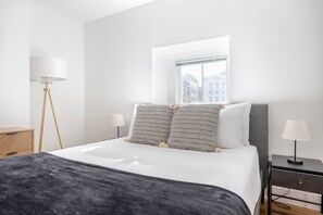 2 室のベッドルーム、アイロン / アイロン台、WiFi、ベッドシーツ