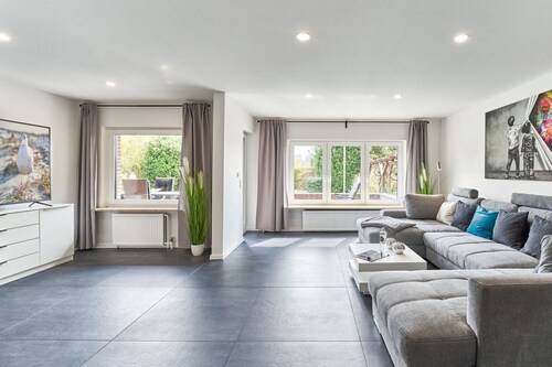 Ferienwohnung große Auszeit - modern, strandnah und mit großer Gartenterrasse -