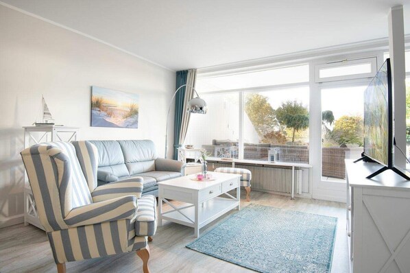 TV, table tennis, stereo