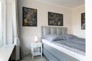 Unclassified image, 5 of 19, button