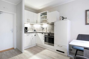 Unclassified image, 2 of 19, button