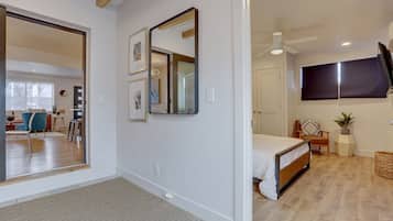 4 bedrooms, desk, iron/ironing board, travel crib