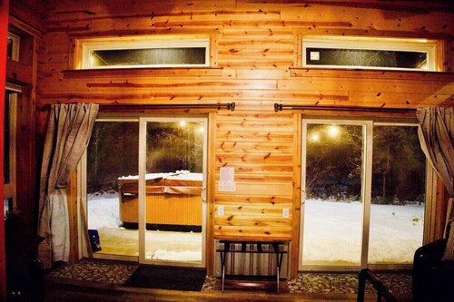 Grand Traverse Therapy-Hot Tub/PoolTable/AC