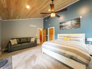 4 habitaciones, tabla de planchar con plancha y cuna de viaje 