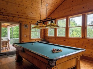 Game room - Grand Traverse Therapy-Hot Tub/PoolTable/AC (Traverse City)