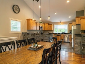 Dining - Grand Traverse Therapy-Hot Tub/PoolTable/AC (Traverse City)