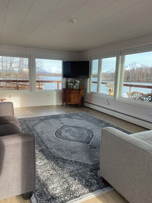 Interior - Lakeside Retreat with fantastic views (Wasilla)
