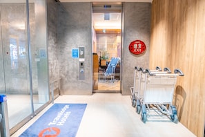 Property entrance - Travelodge Kyoto Shijo Kawaramachi (Kyoto)