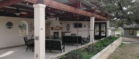 屋外ダイニングエリア