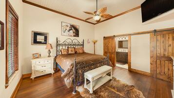 3 bedrooms, desk, iron/ironing board, free WiFi