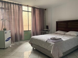 1 室のベッドルーム、WiFi