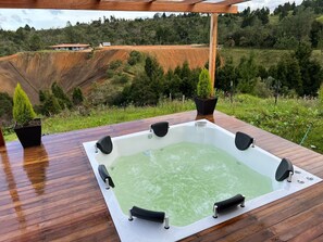 Outdoor spa tub - Private accommodation with Jacuzzi, wifi and BBQ area (guarne)