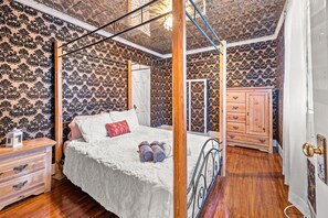4 habitaciones, tabla de planchar con plancha, cuna de viaje y wifi