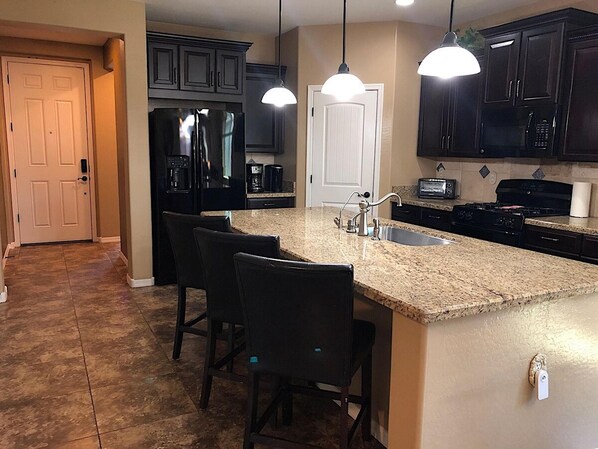 Casa, 3 habitaciones | Cocina privada