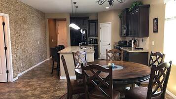 House, 3 Bedrooms | Dining