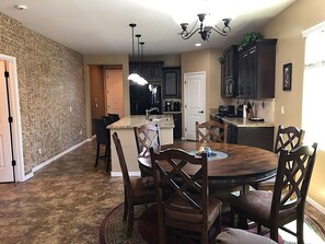 Casa, 3 habitaciones | Restaurantes