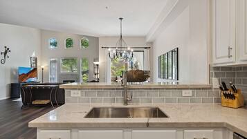 Maison mitoyenne, 3 chambres | Cuisine privée