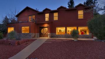 House, 4 Bedrooms | Exterior