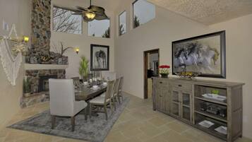 House, 4 Bedrooms | In-room dining