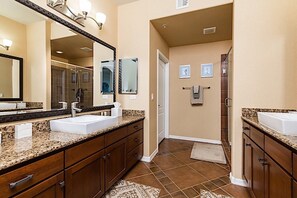 公寓客房, 2 間臥室 | 浴室 | 毛巾