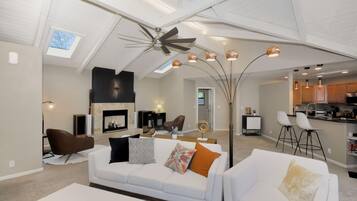 House, 3 Bedrooms | Living room