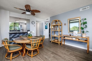 Condo, 1 cama King size y sofá cama (White Sands Village#225) | Restaurantes