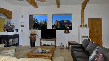 House, 3 Bedrooms | Living room