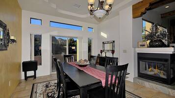House, 3 Bedrooms | Dining