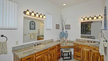 House, 3 Bedrooms | Bathroom | Towels