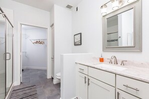 Condo, 2 quartos | Banheiro | Toalhas de banho 