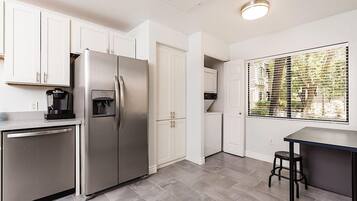 Appart'hÎtel, 2 chambres | Cuisine privée