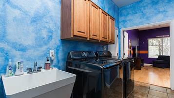 House, 4 Bedrooms | Interior