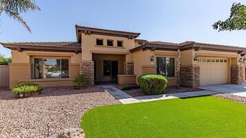 House, 4 Bedrooms | Exterior