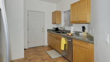 Townhome, 2 Bedrooms | Private kitchen