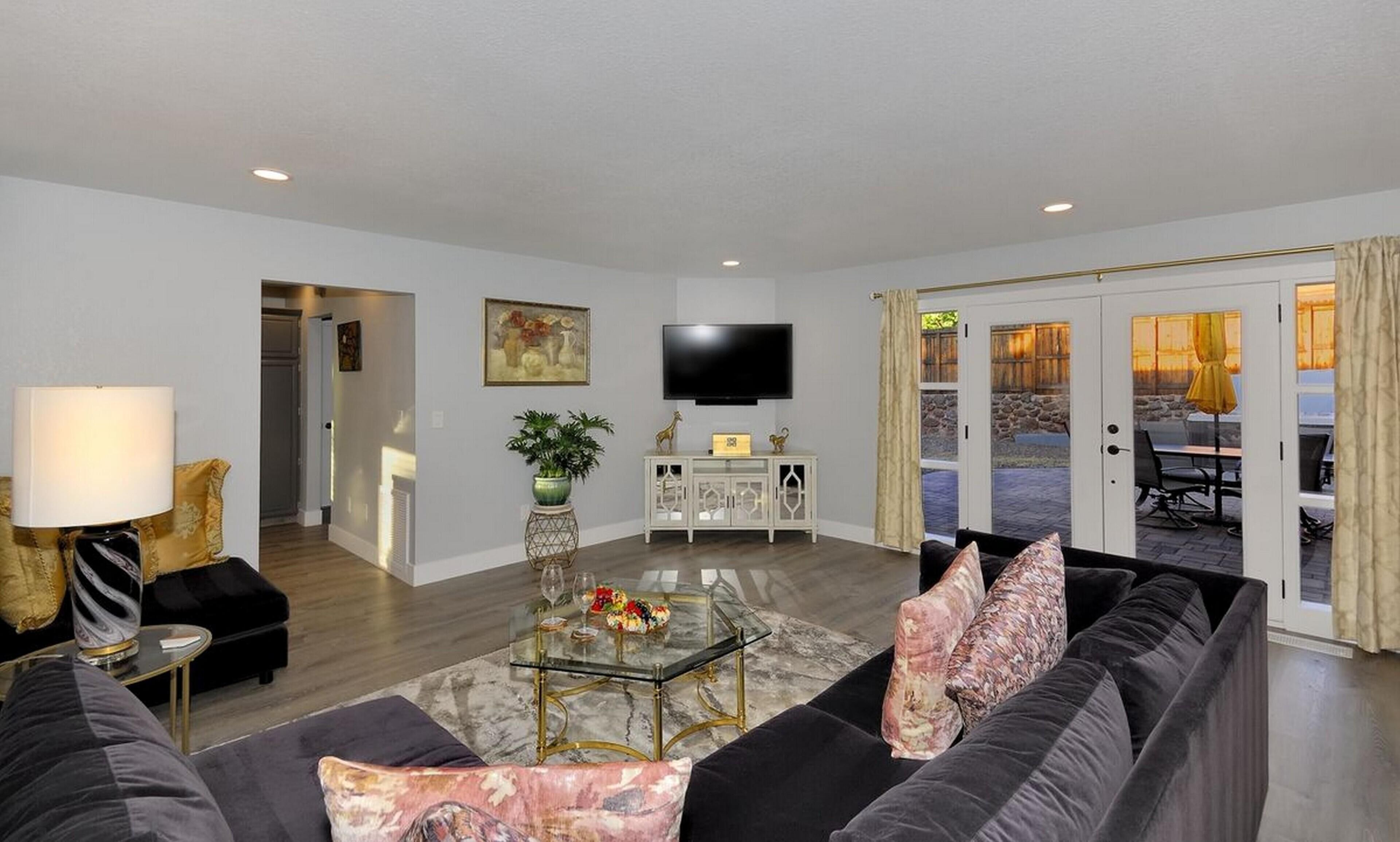 House, 3 Bedrooms | Living room