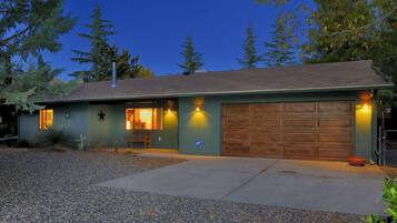 House, 3 Bedrooms | Exterior