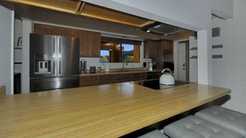 House, 2 Bedrooms | Private kitchen