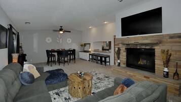 Nhà, 2 phòng ngủ | Phòng khách