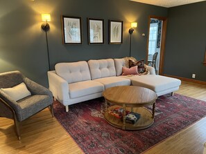 Smart TV - Charming 2 bedroom cottage close to downtown (Findlay)
